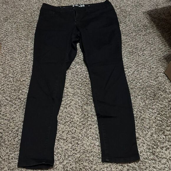 SO AUTHENTIC HERITAGE BLACK JEAN JEGGINGS - Size 17 - Picture 2 of 3
